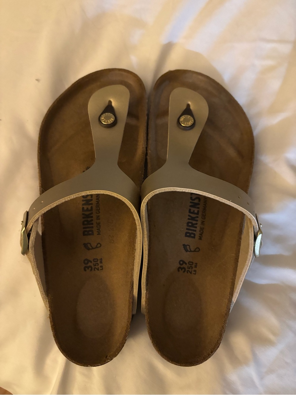 Birkenstock Gizeh Sandals in Taupe/Beige